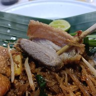 เมนูของร้าน ผัดไทยไฟทะลุ ถนนดินสอ