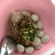 ลูกชิ้นอนามัย ซอยศูนย์วิจัย (ข้าง รพ.กรุงเทพ)