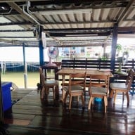 บรรยากาศ ผัดไท ก๋วยเตี๋ยวต้มยำ อาหารตามสั่ง กุ้งเผา หม่าล่า บ้านฉันมีคลอง