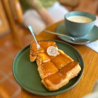 GOOD GOOSE กาแฟและขนม -