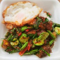 ข้าวมันไก่แม่อีพลอย ถนนเลียบทางรถไฟบางขุนนนท์