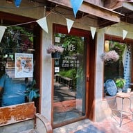 หน้าร้าน Ho: BAKE & CRAFT CAFE'