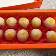 ขนมเปี๊ยะ บ้านแม่มด