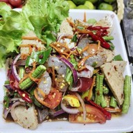 ส้มตำริมหาด SOM TUM and  PADTHAI STATION พัทยากลาง