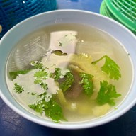 ก๋วยเตี๋ยวไก่ตุ๋นป้าแก้ว