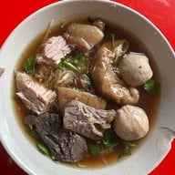 ก๋วยเตี๋ยวเนื้อ ต่อแถว