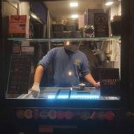 บรรยากาศ Guss Damn Good ศาลาแดง (Sala Daeng)