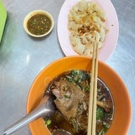ไก่แก้วก๋วยเตี๋ยวเป็ด (ศรีย่าน)