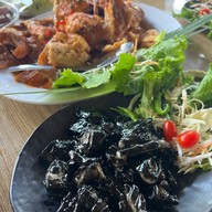 ณ.อุบล คาเฟ่สวนมะพร้าว พิบูลมังสาหาร