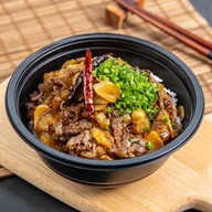 เมนูของร้าน คุ้มสึ ข้าวหน้าเนื้อ ศรีราชา