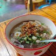 ก๋วยจั๊บญวนคุณปุ๋ย สนามบินน้ำ