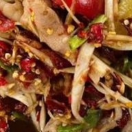 ส้มตำไก่ย่างเจ้ชมพู่