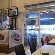 บรรยากาศ ซั่งไห่เสี่ยวหลงเปา(ข้าวมันไก่ซั่งไห่) ติดถนนก่อนถึงตลาดบองมาร์เช่