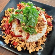 วันกินกะเพรา-หมูกรอบ หมูตุ๋น เนื้อตุ๋น... วันกินกะเพรา-ซ.ร่มเกล้า24