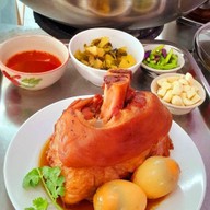 ขาหมูทองพรรณ ถนนประชาอุทิศ