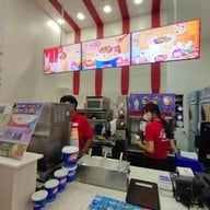หน้าร้าน Dairy Queen Central Sriracha
