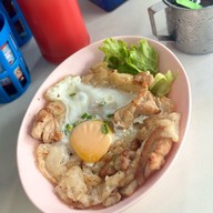 เมนูของร้าน ก๋วยเตี๋ยวคั่วไก่ สวนมะลิ (เจ๊เค็ง เจ๊งิ้ม) ลำลูกกา