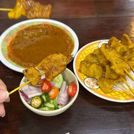 แม่กำไรหมูสะเต๊ะ ข้าวต้มปลา เอกชัย