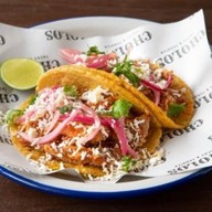 Cholos Tacos อโศก