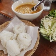 เมนูของร้าน ขนมจีนต้นก้ามปู วัดจันทร์