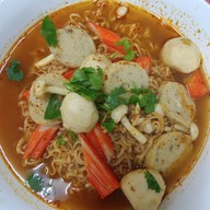เมนูของร้าน ครัวพัทธ์ สุกี้น้ำ - แห้ง & มาม่าไข่ตุ๋นทรงเครื่อง