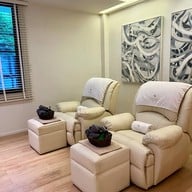 Pine Tree Gallery Spa Thonglor