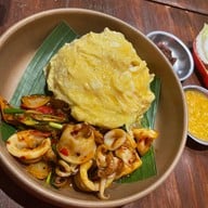 อบอวล ประชาชื่น