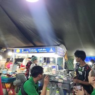 บรรยากาศ ช.หอยทอดออส่วน ตลาดโต้รุ่ง องค์พระปฐมเจดีย์