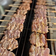 หมูปิ้งเฮียชิง จอมทอง