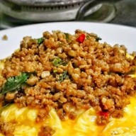 ข้าวกระเพราไข่ข้น