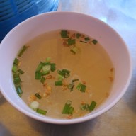 ก๋วยเตี๋ยวลูกชิ้นปลาลุงกับป้าท่าดินแดง