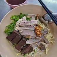 เมนูของร้าน กิตติก๋วยเตี๋ยวเป็ด ภูเก็ต สามกอง