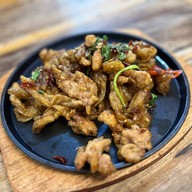 แม่เยื้องราดหน้ายอดผัก ซอยมังกร(1)