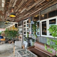 สนิมริมทาง Slow bar Slow bar Bangsaen