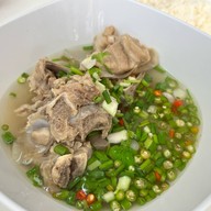 เมนูของร้าน เจ้จูหมูแดงอร่อย ถนนสิรินธร