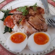 เมนูของร้าน ฮิ้น ข้าวหมูแดงข้าวหน้าเป็ด นครปฐม