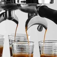 New New Coffee หน้า ป๋าดม คาร์แคร์