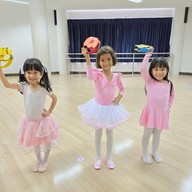 Russia Ballet HuaHin School (โรงเรียนรัสเซียบัลเล่ต์ หัวหิน) เรียนเต้นบัลเล่ต์ Street Dance Jazz Hiphop Cover Dance รำไทย เปิดเช่าห้องซ้อม ประจวบคีรีขันธ์ หัวหิน