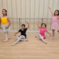 Russia Ballet HuaHin School (โรงเรียนรัสเซียบัลเล่ต์ หัวหิน) เรียนเต้นบัลเล่ต์ Street Dance Jazz Hiphop Cover Dance รำไทย เปิดเช่าห้องซ้อม ประจวบคีรีขันธ์ หัวหิน