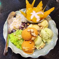 เมนูของร้าน ครัวอาจารย์สายหยุด & หมอทราย