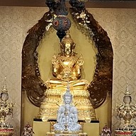 วัดพระธาตุผาซ่อนแก้ว