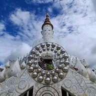 วัดพระธาตุผาซ่อนแก้ว