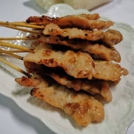 คาร์เนียล หมูปิ้ง - Karniel Mooping ดินแดง