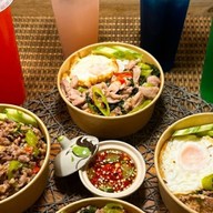 ครัวแม่ใหญ่ศรี (ข้าวกะเพรา,ทอดกะเทียม,ผัดบล็อคโคลี่,ส้มตำ)