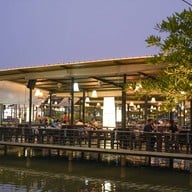 บรรยากาศ The View Village Restaurant & Karaoke แม่เหียะ