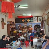 บรรยากาศ หมูกรอบภูเก็ต(จี้ฮอง)