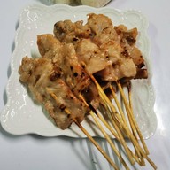 คาร์เนียล หมูปิ้ง - Karniel Mooping ดินแดง