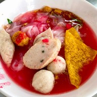 เมนูของร้าน เก้าเหรียญลูกชิ้นปลา สาขาพระยาสุเรนทร์ พระยาสุเรนทร์