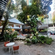 ร้านเพลิน ซอย สมคิด