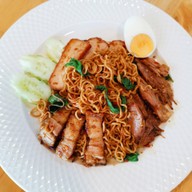 เมนูของร้าน จุ้ง ข้าวหมูแดง ข้าวขาหมู ในปั๊มน้ำมัน PT ถนนพุทธมณฑลสาย 5